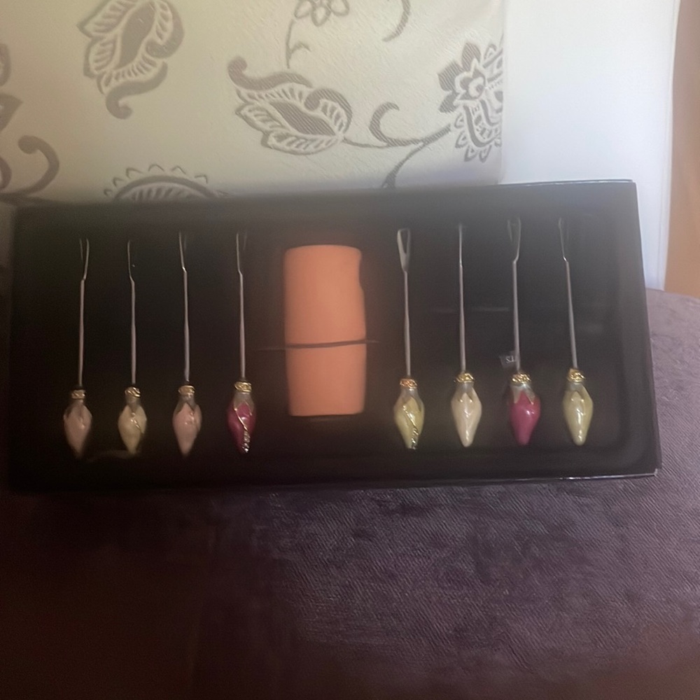 New 8 pc boxed cocktail pick set